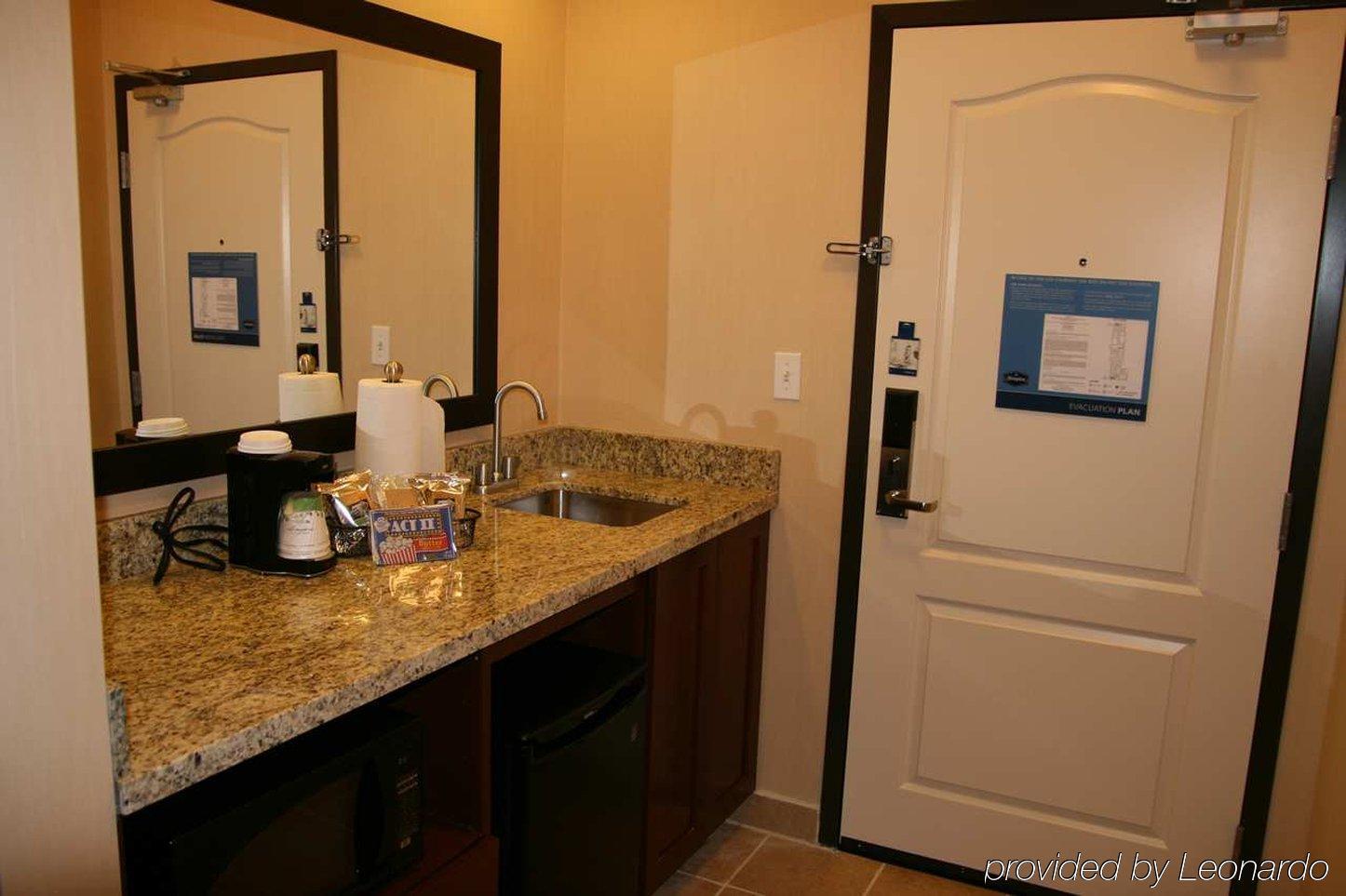 Hampton Inn & Suites New Castle, Pa Kamer foto